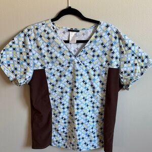 Cherokee Geometric Scrub Top Size L with Brown & Blue Print, Stretch Side Panels